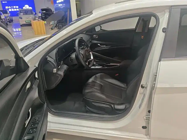 Hyundai Elantra — Фото автомобиля 9