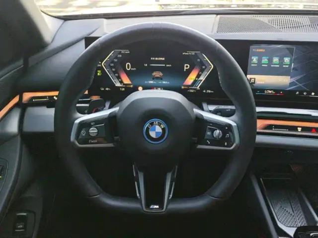 BMW i5 — Фото автомобиля 8