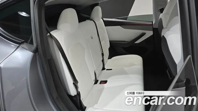 Tesla Model Y — Фото автомобиля 10