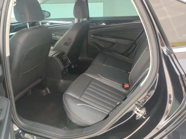 Volkswagen Passat — Фото автомобиля 11