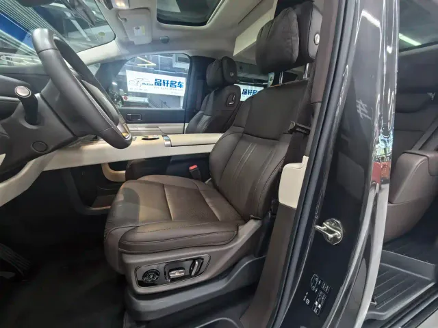 Li Auto MEGA — Фото автомобиля 6