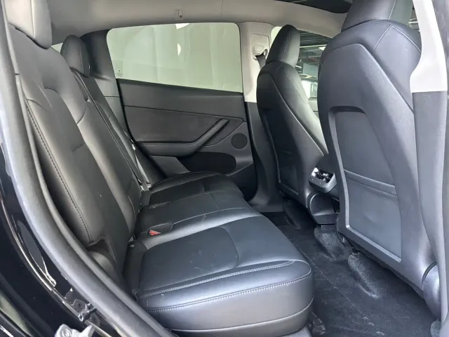Tesla Model Y — Фото автомобиля 6