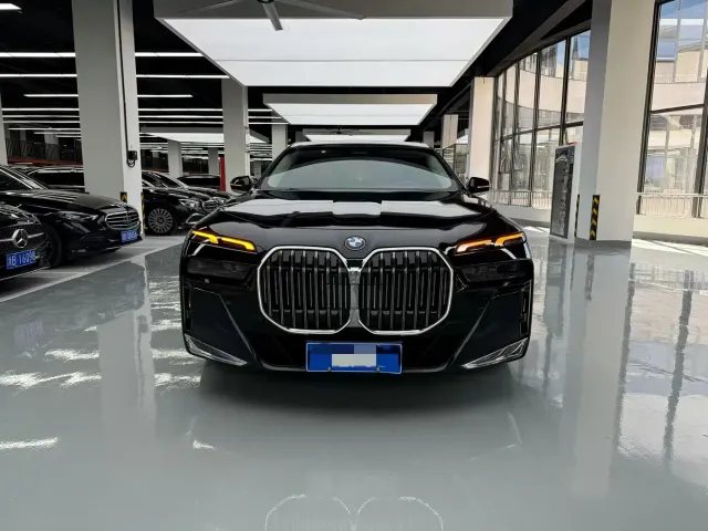 BMW 7 Series — Фото автомобиля 2