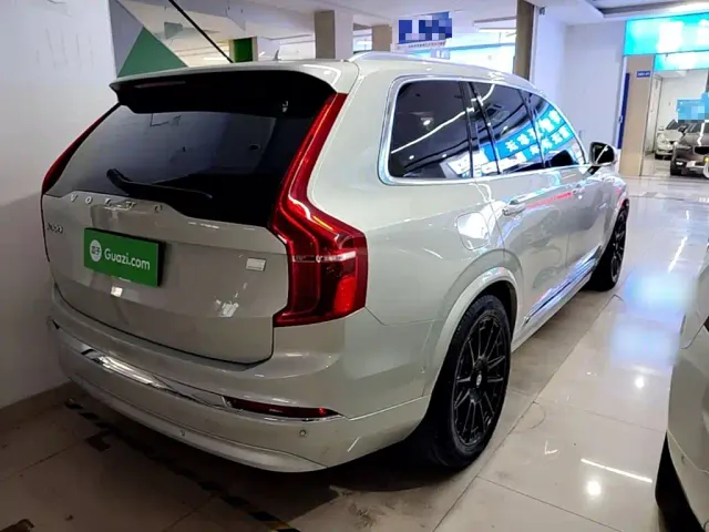 Volvo XC90 — Фото автомобиля 6