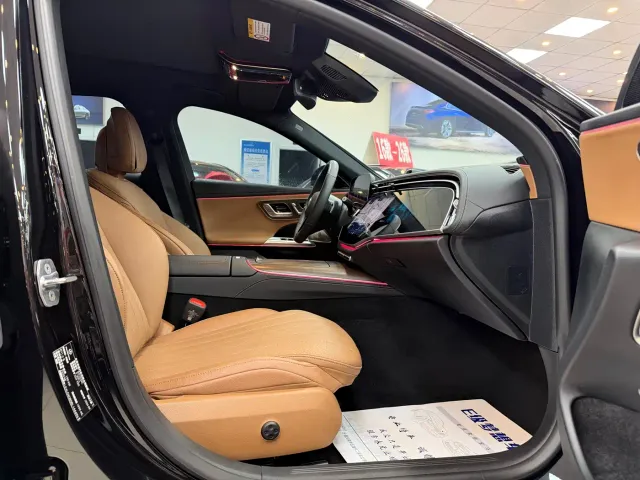 Mercedes-Benz E-Class — Фото автомобиля 12