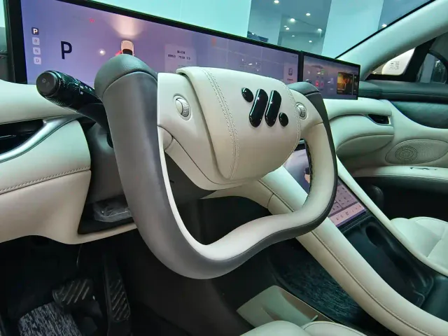IM Motors LS6 — Фото автомобиля 14