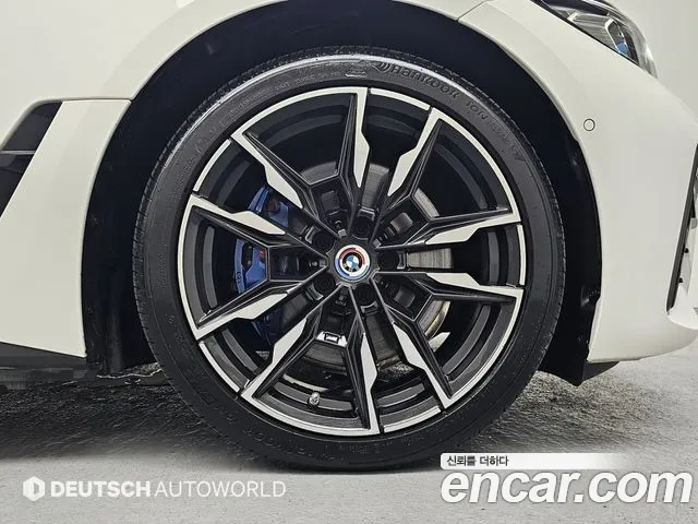 BMW i4 — Фото автомобиля 5