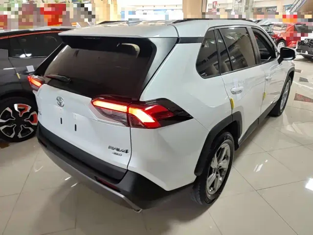 Toyota RAV4 — Фото автомобиля 6
