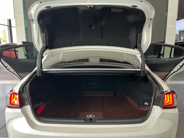 Lexus ES — Фото автомобиля 16