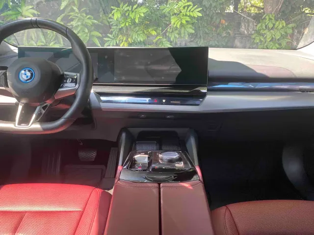 BMW i5 — Фото автомобиля 12