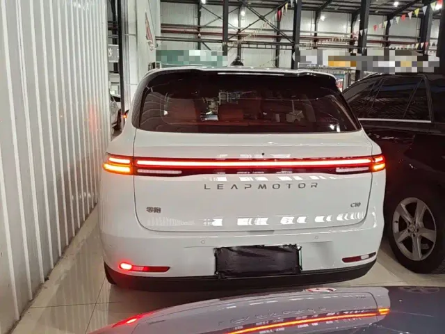 Leapmotor C10 — Фото автомобиля 5