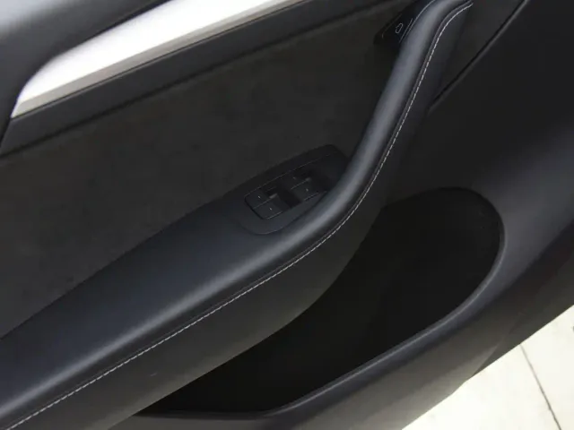 Tesla Model Y — Фото автомобиля 13