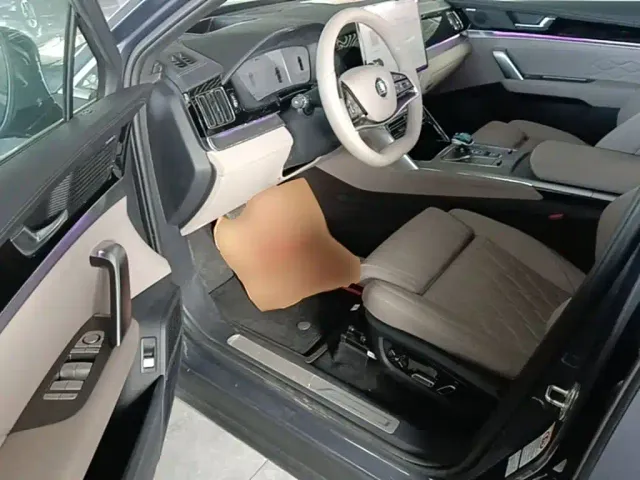 BYD Tang — Фото автомобиля 15