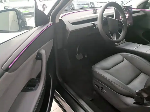 Tesla Model Y — Фото автомобиля 15