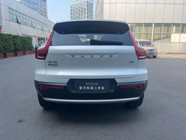 Volvo XC40 — Фото автомобиля 6