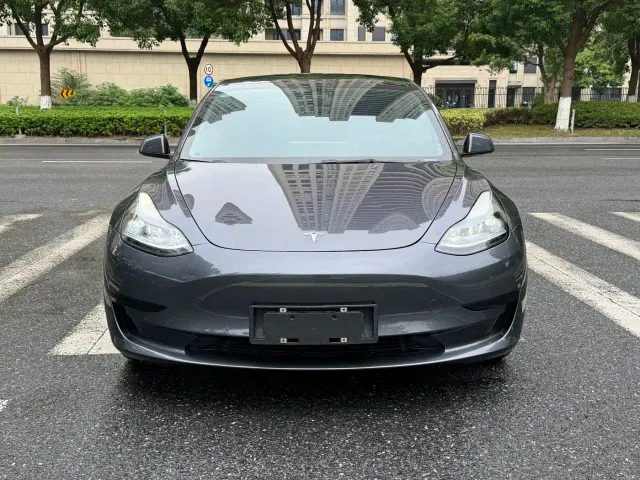Tesla Model 3 — Фото автомобиля 2