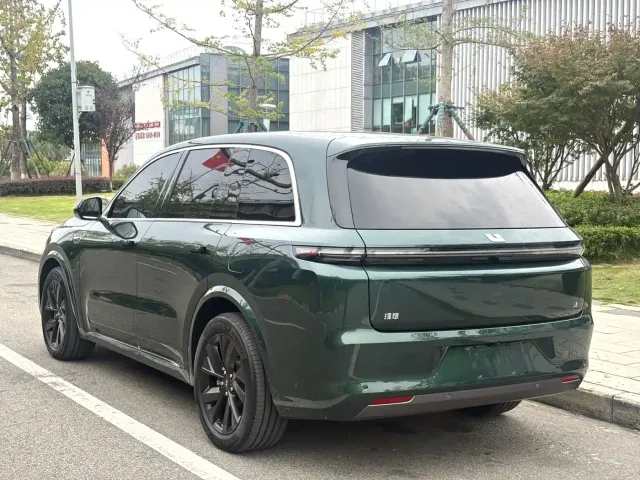 Li Auto L8 — Фото автомобиля 8