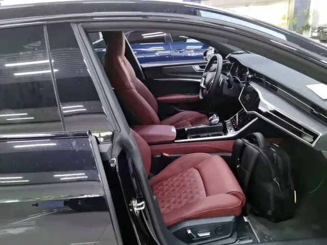 Audi A7L — Фото автомобиля 24