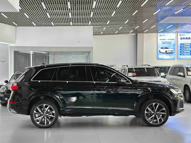 Audi Q7 — Фото автомобиля 4