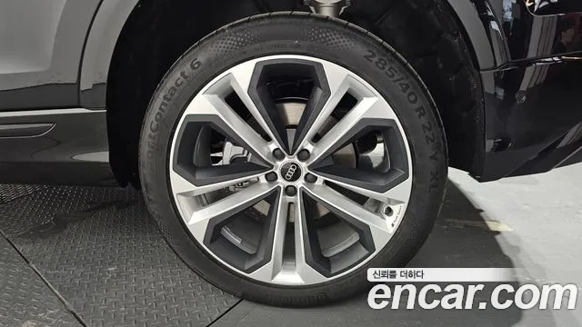 Audi Q8 55 TFSI quattro Premium — Фото автомобиля 18