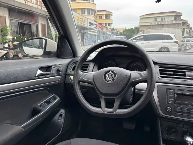 Volkswagen Lavida — Фото автомобиля 18