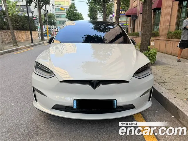 Tesla Model X — Фото автомобиля 4