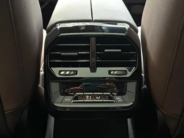 BMW iX — Фото автомобиля 19