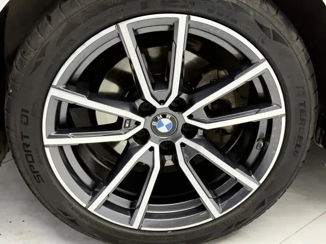 BMW 3 Series — Фото автомобиля 19