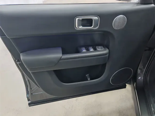Li Auto L8 — Фото автомобиля 13