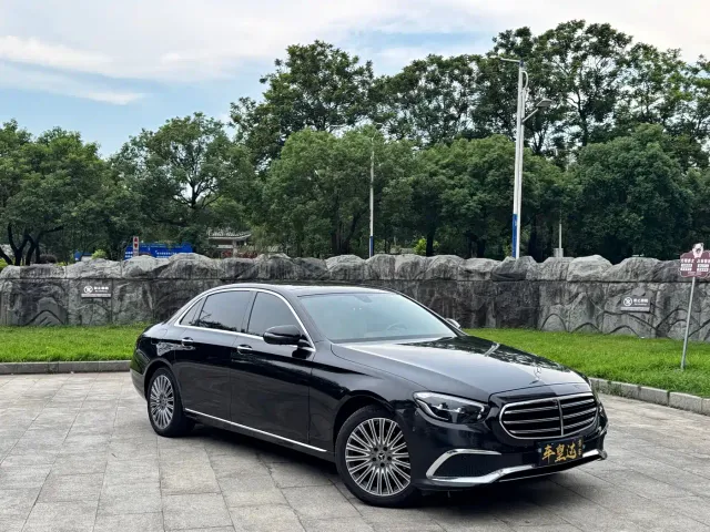 Mercedes-Benz E-Class — Фото автомобиля 3