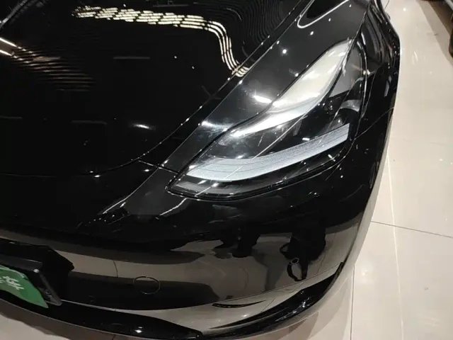 Tesla Model Y — Фото автомобиля 23
