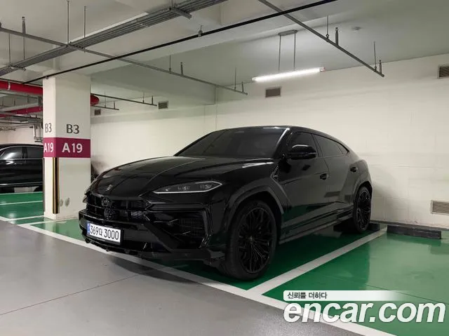 Lamborghini Urus — Фото автомобиля 3