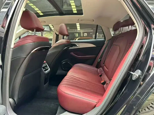 Hongqi H5 — Фото автомобиля 5