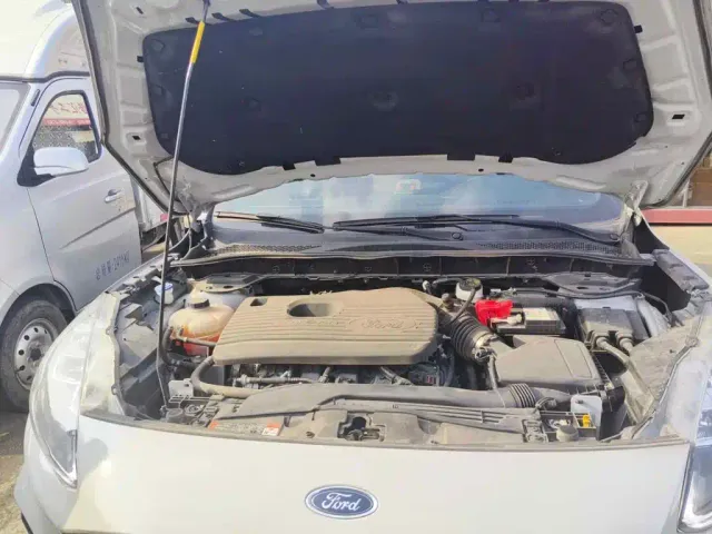 Ford Escape — Фото автомобиля 3