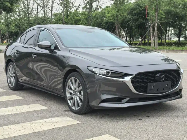 Mazda Axela — Фото автомобиля 8