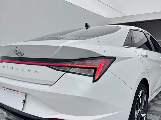 Hyundai Elantra — Фото автомобиля 9