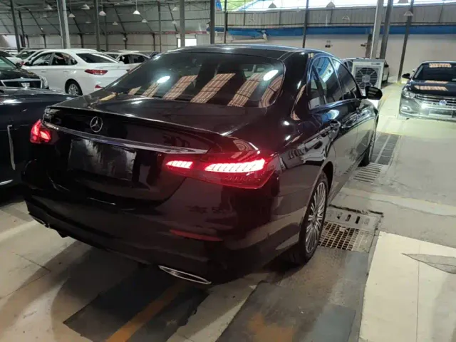 Mercedes-Benz E-Class — Фото автомобиля 6