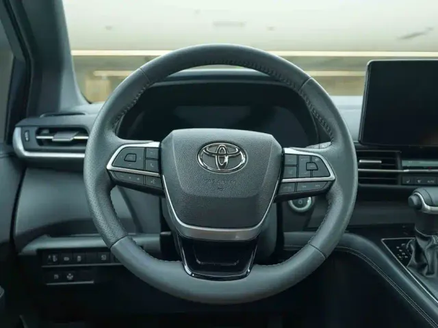 Toyota Sienna — Фото автомобиля 17