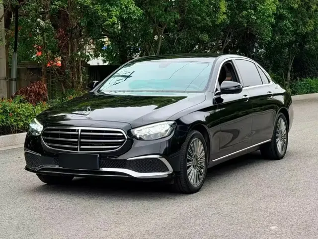 Фотография автомобиля — Mercedes-Benz E-Class