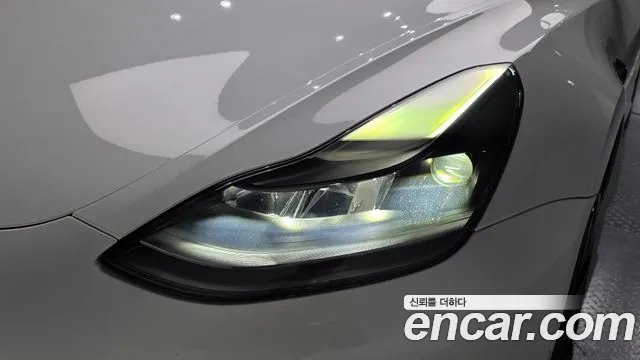 Tesla Model 3 — Фото автомобиля 7