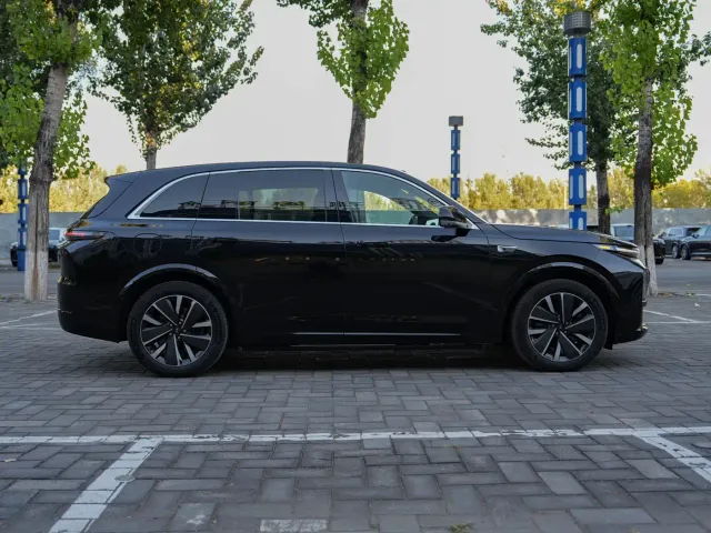 Li Auto L7 — Фото автомобиля 4