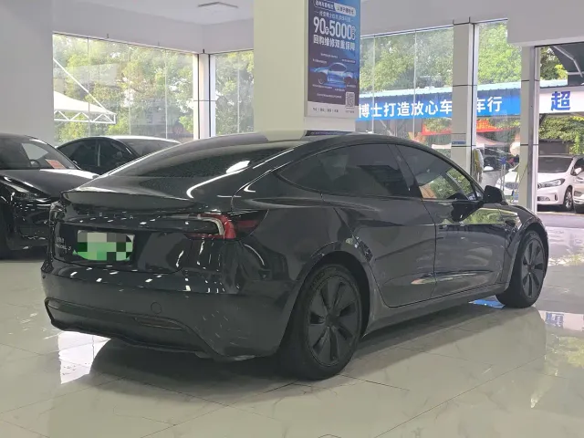 Tesla Model Y — Фото автомобиля 3