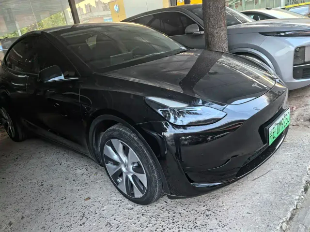 Tesla Model Y — Фото автомобиля 3