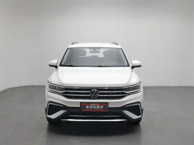 Volkswagen Tiguan L — Фото автомобиля 3