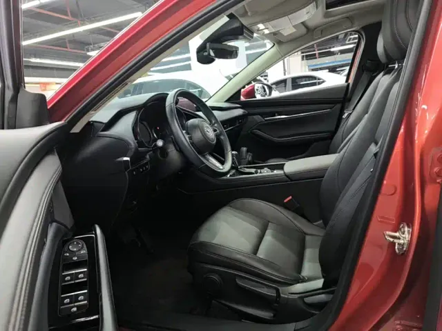 Mazda Axela — Фото автомобиля 11