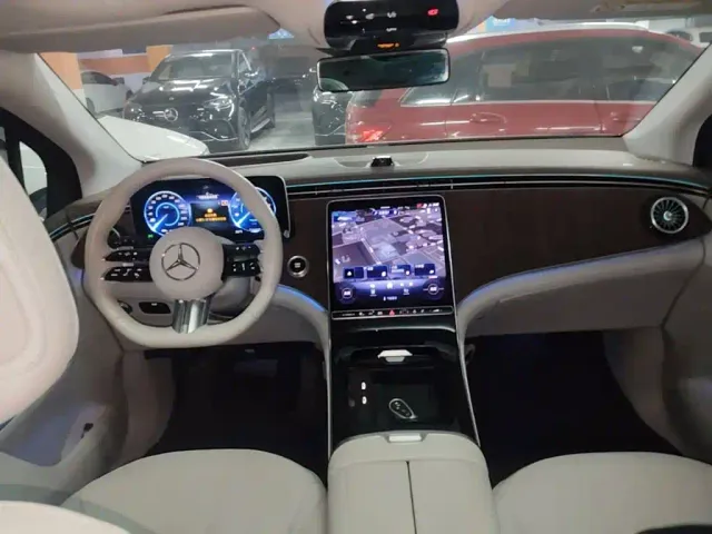 Mercedes-Benz EQE SUV — Фото автомобиля 13