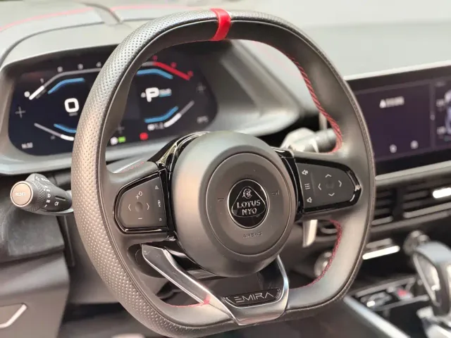 Lotus Emira — Фото автомобиля 8