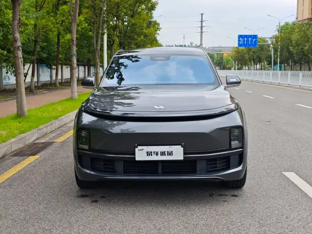 Li Auto L8 — Фото автомобиля 6