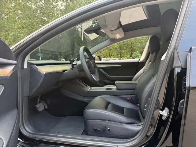 Tesla Model 3 — Фото автомобиля 3
