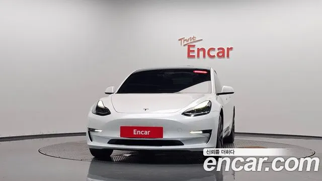 Tesla Model 3 — Фото автомобиля 2